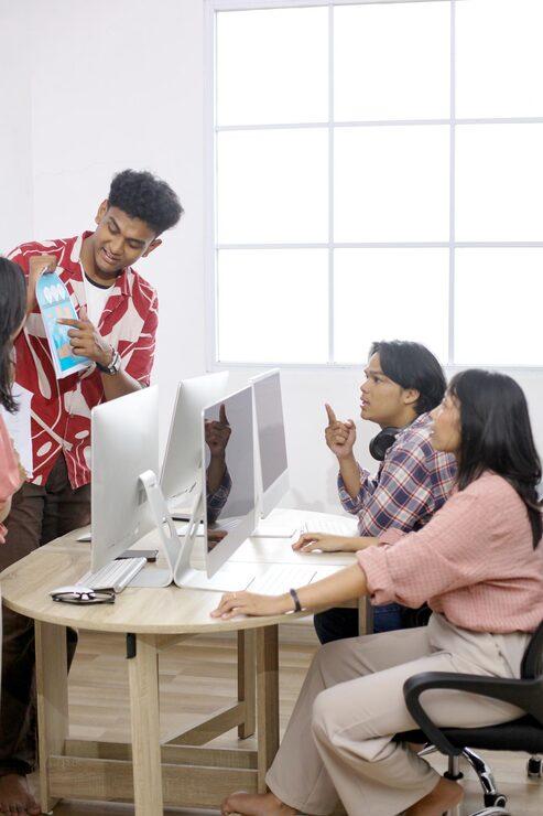 Solvinex team - Collaborative discussion and planning